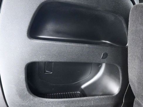 Used 2024 Chrysler Pacifica Touring image 61