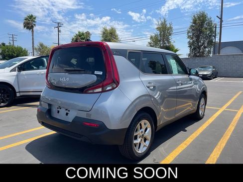 Used 2022 Kia Soul LX w/ Technology Package FWD image 2