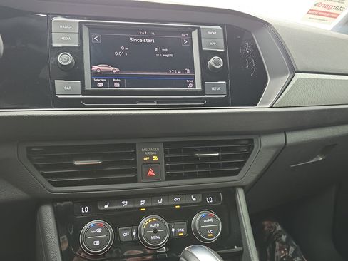 Used 2019 Volkswagen Jetta R-Line FWD image 19