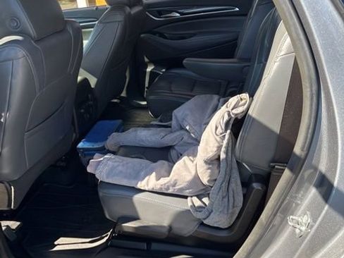 Used 2018 Buick Enclave Essence image 13