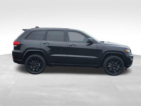 Used 2022 Jeep Grand Cherokee Laredo X AWD/4WD image 2