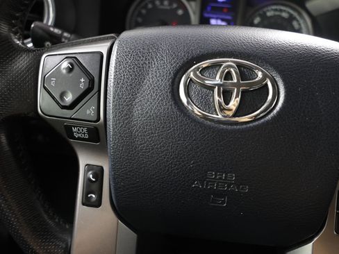 Used 2018 Toyota Tacoma SR5 image 20