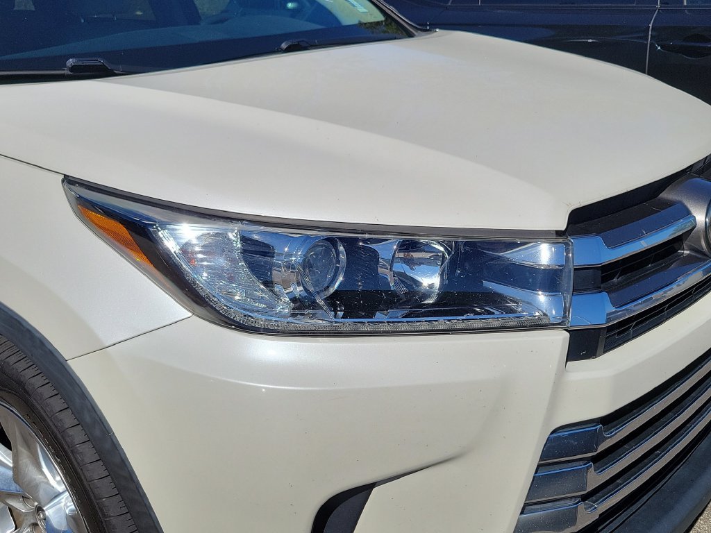 Used 2019 Toyota Highlander Limited FWD image 4