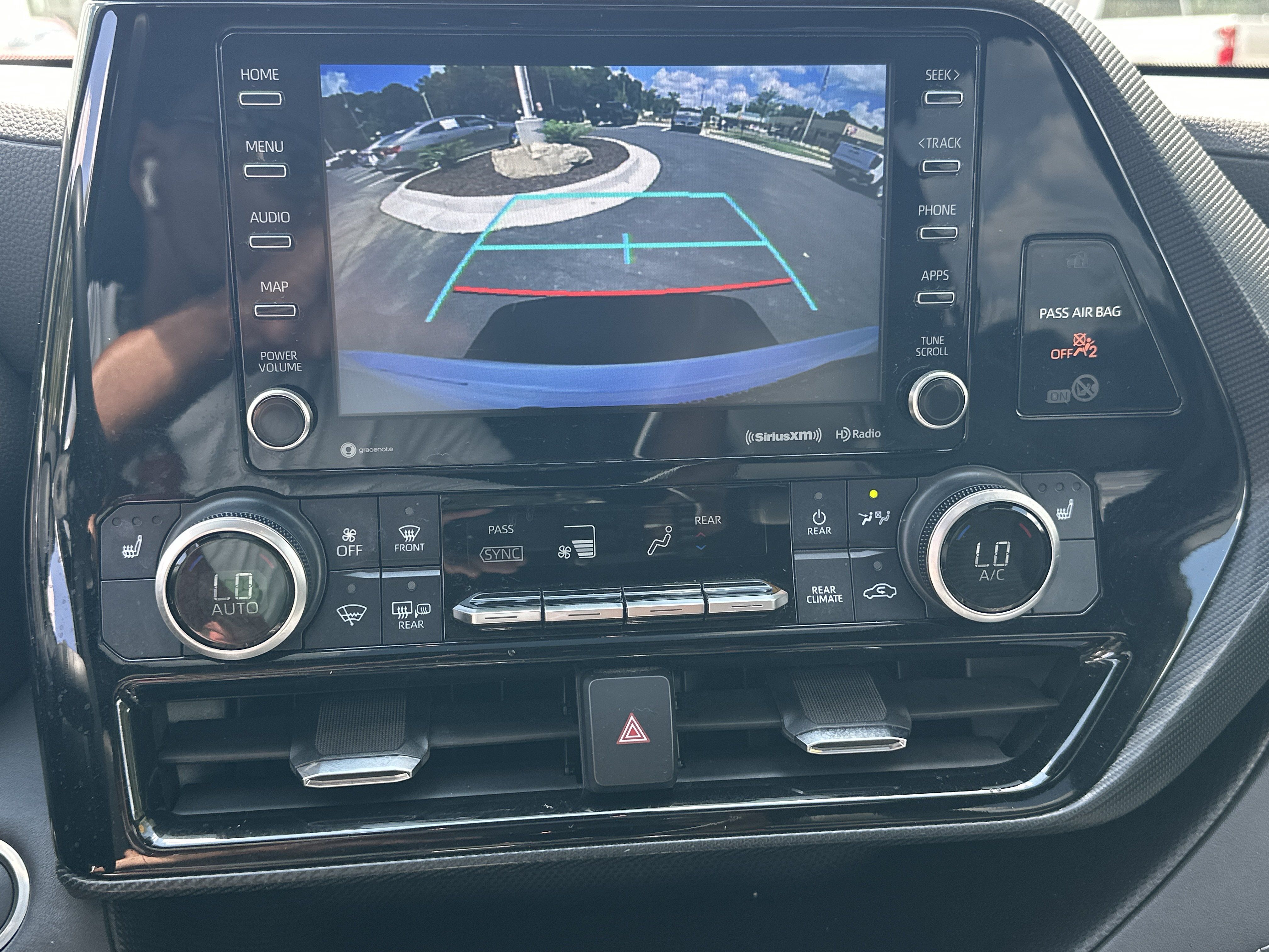 Used 2021 Toyota Highlander XSE FWD image 31