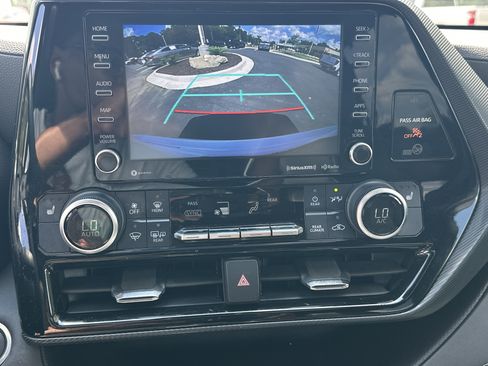 Used 2021 Toyota Highlander XSE FWD image 31