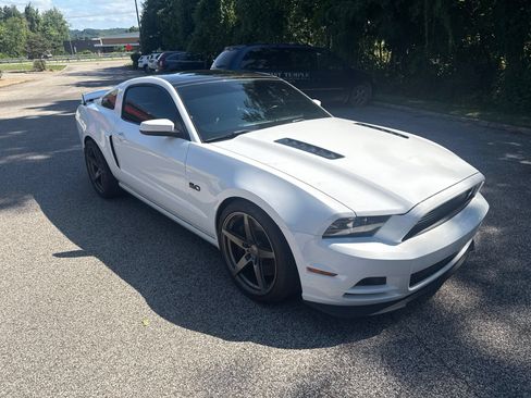 Used 2014 Ford Mustang GT Premium w/ Equipment Group 402A RWD image 4