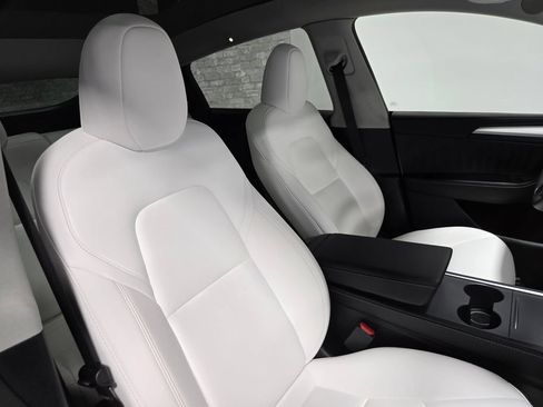 Used 2024 Tesla Model Y Long Range AWD/4WD image 52