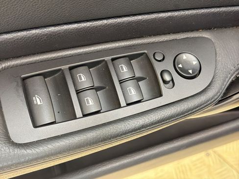 Used 2009 BMW 135i Convertible RWD image 18