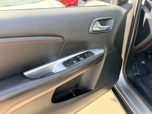 Used 2012 Dodge Journey R/T w/ Flexible Seating Group FWD image 11