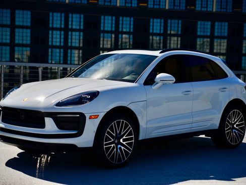 Certified 2026 Porsche Macan AWD/4WD image 1