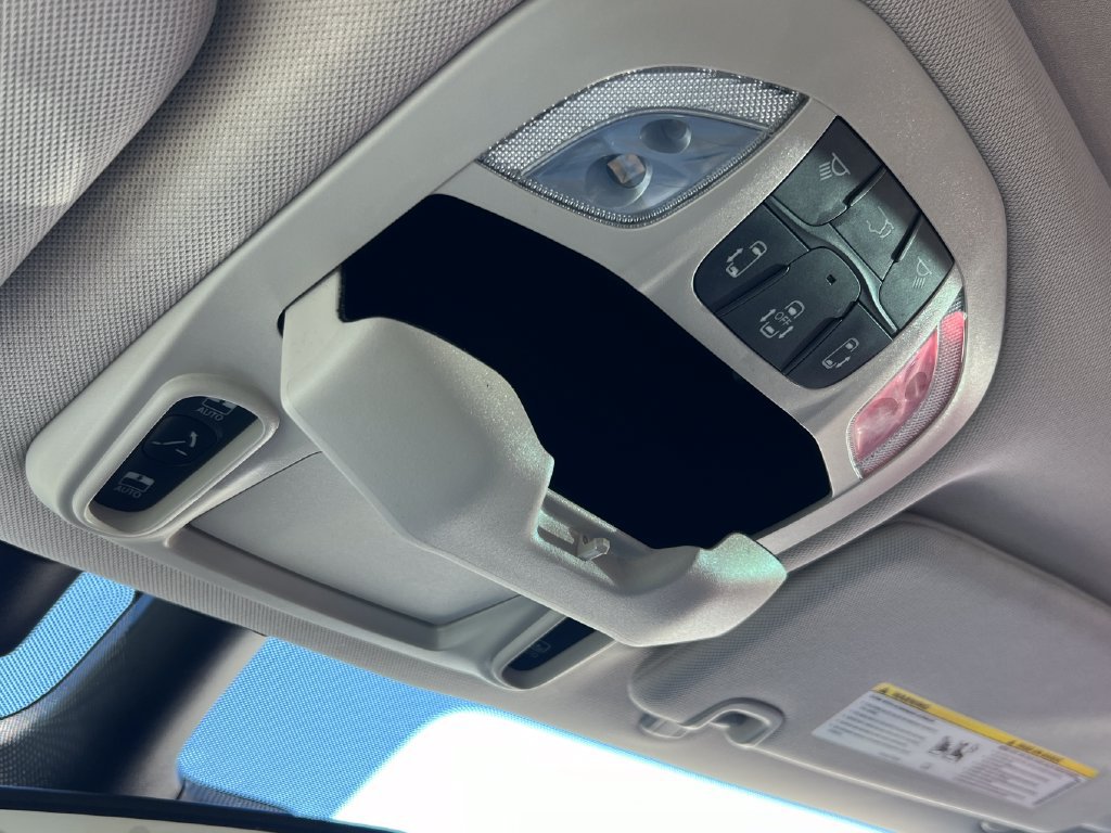 Used 2021 Chrysler Pacifica Limited w/ Uconnect Theater Family Group FWD image 56