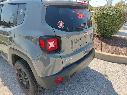 Used 2020 Jeep Renegade Sport w/ Sport Appearance Group AWD/4WD image 11