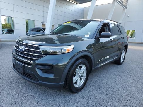 Used 2022 Ford Explorer XLT RWD image 2