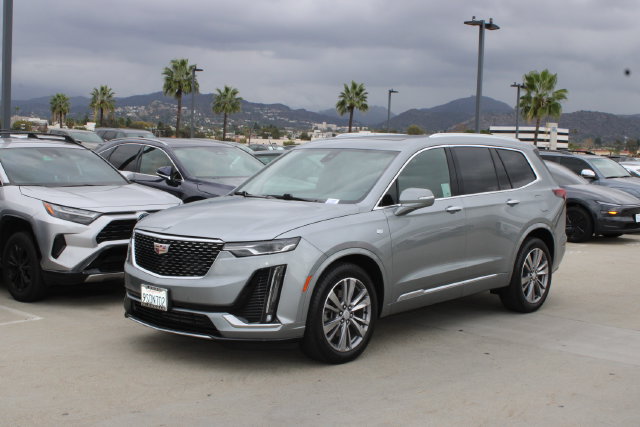 Used 2024 Cadillac XT6 Premium Luxury FWD image 3
