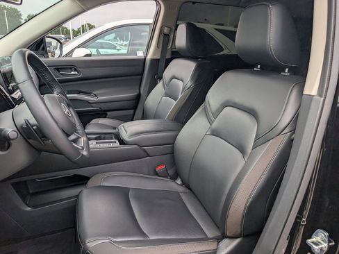 Used 2024 Nissan Pathfinder SL w/ Black Appearance Package FWD image 26