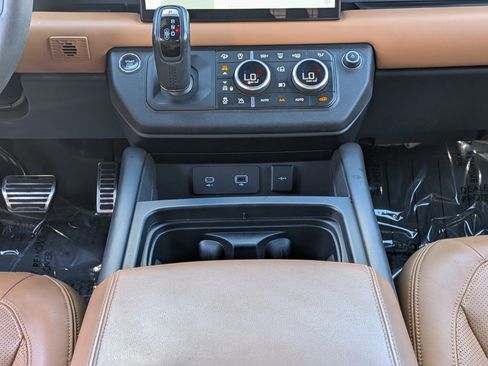 Used 2023 Land Rover Defender 110 V8 AWD/4WD image 20