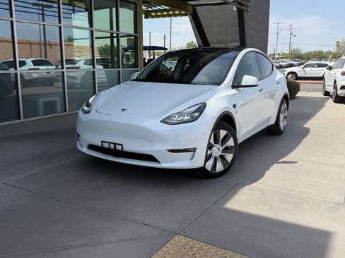 Used 2023 Tesla Model Y Long Range AWD/4WD image 2