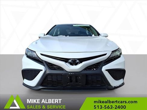 Used 2023 Toyota Camry SE image 2