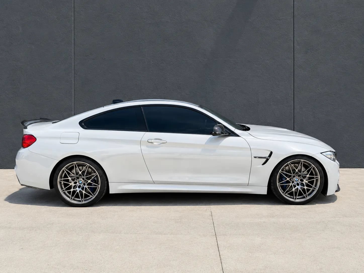 Used 2017 BMW M4 Coupe RWD image 2
