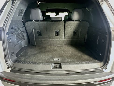 Used 2025 Chevrolet Traverse LT FWD image 30