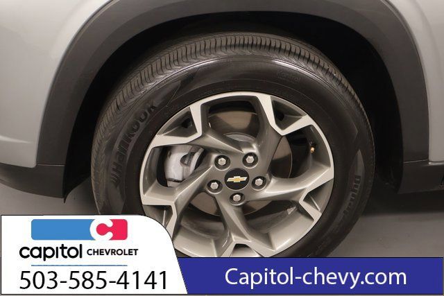 Used 2025 Chevrolet Trax LT FWD image 8