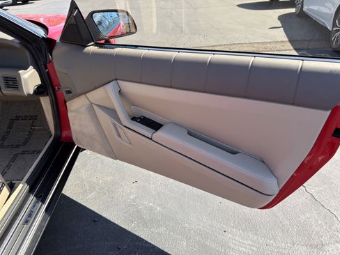 Used 1993 Cadillac Allante FWD image 12