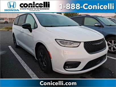 Used 2024 Chrysler Pacifica Limited