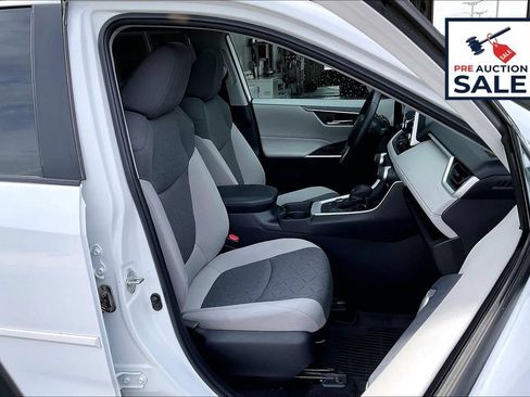 Used 2021 Toyota RAV4 XLE w/ Convenience Package AWD/4WD image 7