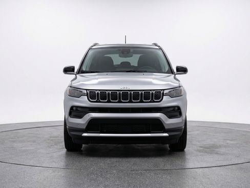 Used 2025 Jeep Compass Limited AWD/4WD image 2