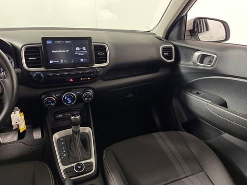 Certified 2022 Hyundai Venue SEL image 17