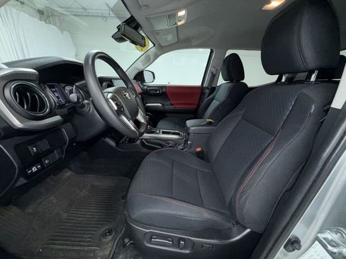 Certified 2022 Toyota Tacoma SR5 AWD/4WD image 13