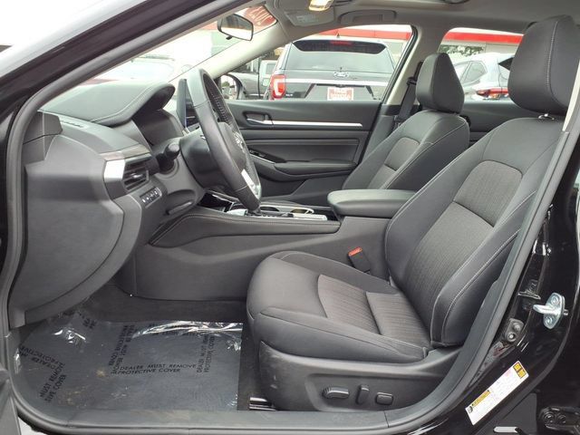 Used 2023 Nissan Altima 2.5 SV w/ SV Premium Package AWD/4WD image 16