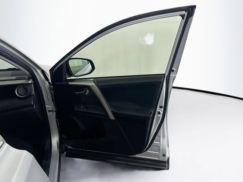 Used 2015 Toyota RAV4 XLE image 31