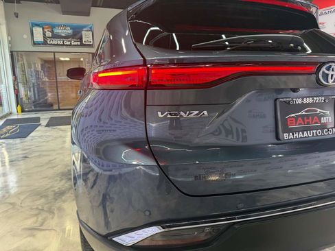 Used 2023 Toyota Venza XLE AWD/4WD image 13