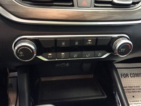 Used 2024 Nissan Altima 2.5 SV image 23