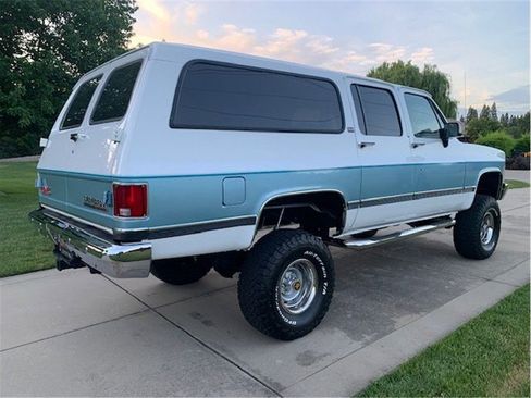Used 1991 GMC Suburban 4WD image 4