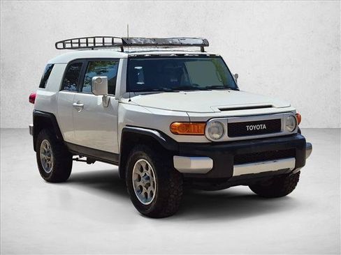 Used 2013 Toyota FJ Cruiser 4WD w/ Convenience Pkg image 3