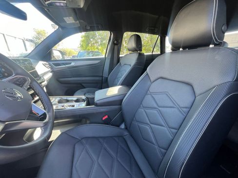 Used 2025 Volkswagen Atlas Cross Sport SE image 36