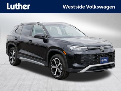 Certified 2025 Volkswagen Tiguan SE w/ Panoramic Sunroof Package
