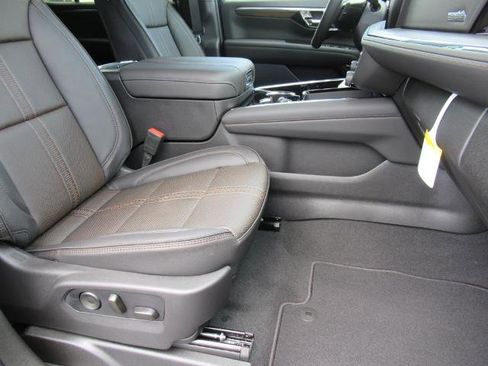 New 2025 Chevrolet Tahoe High Country image 11