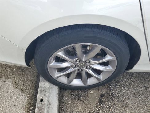 Used 2023 Acura TLX image 9