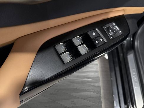 Certified 2025 Lexus ES 350 w/ Premium Package image 10