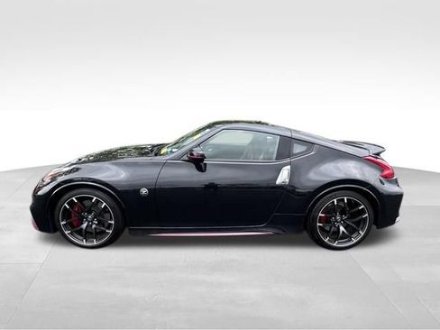 Used 2016 Nissan 370Z NISMO RWD image 2