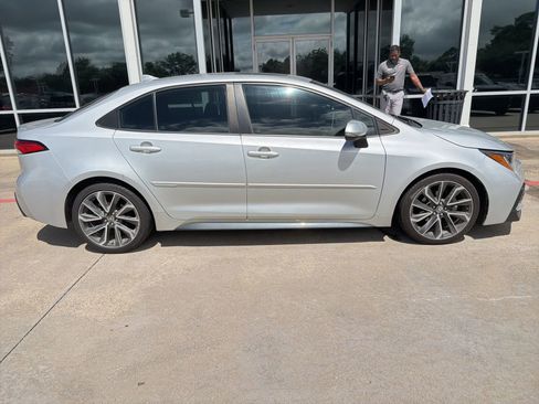 Used 2020 Toyota Corolla SE w/ SE Premium Package FWD image 5