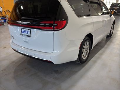 Used 2024 Chrysler Pacifica Touring-L
