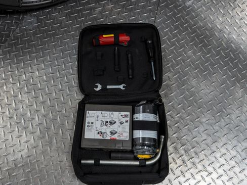 Used 2017 Audi R8 V10 plus w/ Full Leather Package image 66