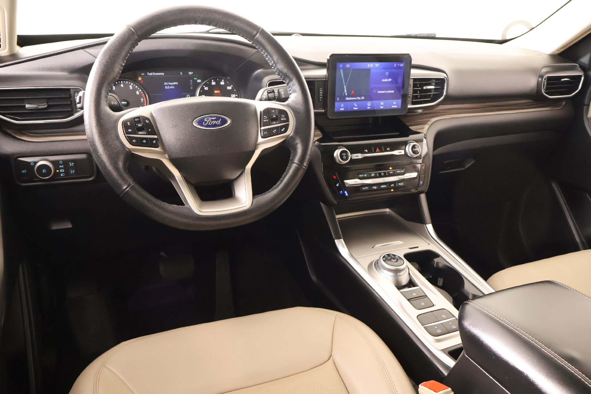 Used 2022 Ford Explorer Limited w/ Equipment Group 301A RWD image 2
