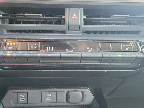 Used 2023 Toyota Prius XLE image 24