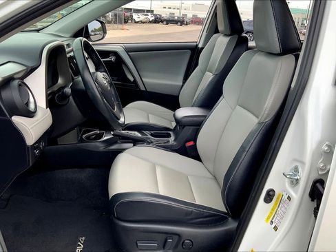 Used 2016 Toyota RAV4 Limited w/ Advanced Technology Package image 8