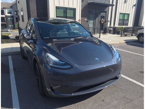 Used 2023 Tesla Model Y Long Range AWD/4WD image 2